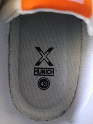Zapatillas Munich grises y naranjas