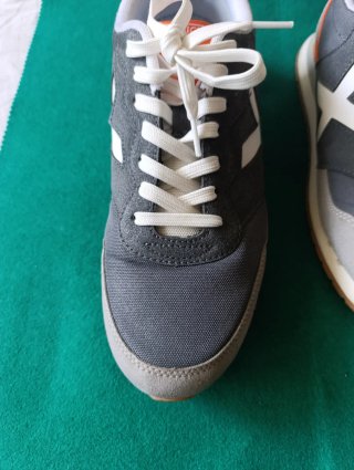 Zapatillas Munich grises y naranjas