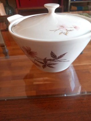 Sopera Porzelanit