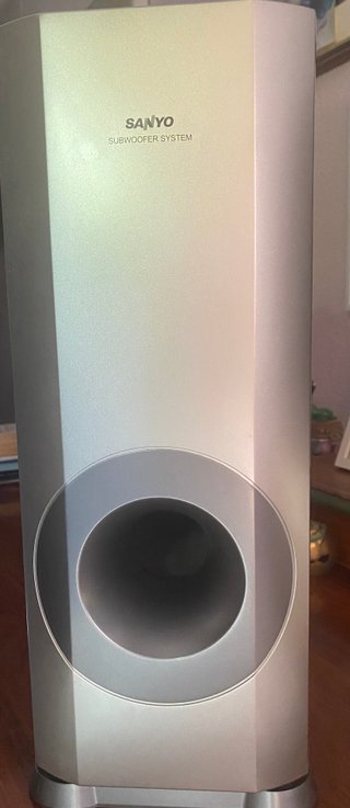 Subwoofer Sanyo Plata