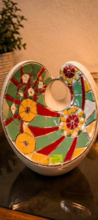 Jarrón de cerámica decorado