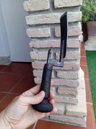 Pujavante antiguo de madera