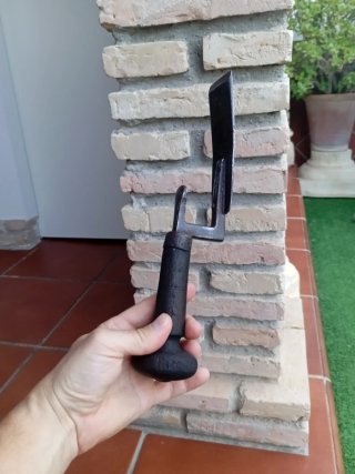 Pujavante antiguo de madera