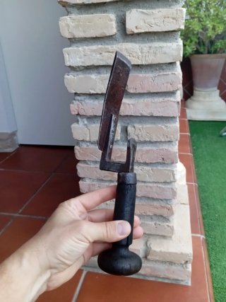 Pujavante antiguo de madera