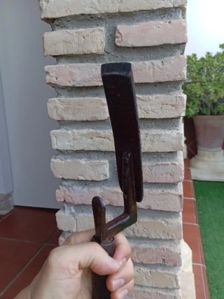 Pujavante antiguo de madera