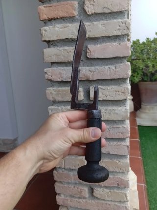 Pujavante antiguo de madera
