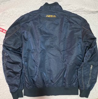 Chaqueta Alpha Industries azul y amarilla