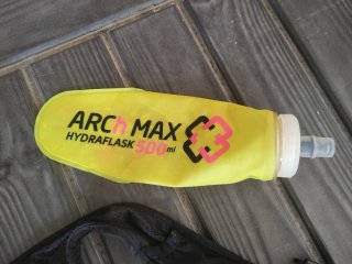 Chaleco Arch Max con 3 bidones