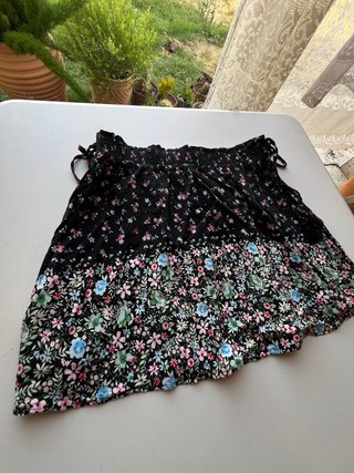 Minifalda floral Stradivarius Talla M