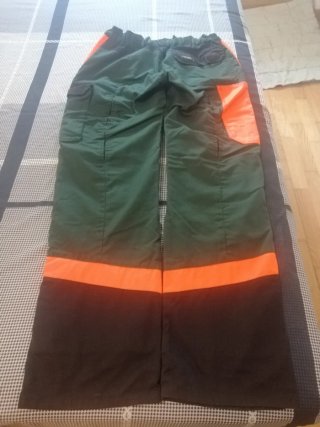 Pantalón Stihl trabajos jardinería forestales