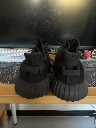 Adidas Yeezy 350 V2 Negras Sin Usar