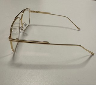 Montura de gafas doradas