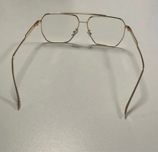 Montura de gafas doradas