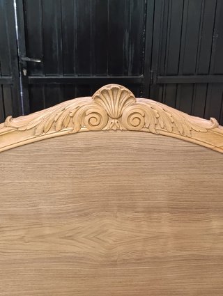 Cama antigua de madera