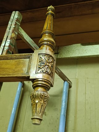 Cama antigua de madera