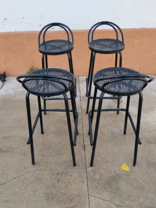 Sillas altas de metal