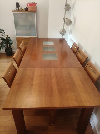Mesa comedor extensible, 6 sillas y mueble vitrina