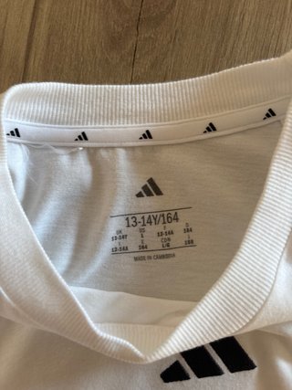 Camiseta Adidas Blanca con Rayas Negras