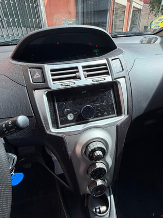 Coche Toyota Yaris año 2007 Diesel Coupe Manual