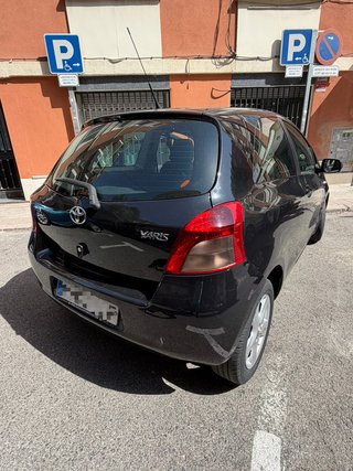 Coche Toyota Yaris año 2007 Diesel Coupe Manual