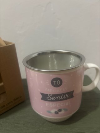 Taza de cerámica rosa con filtro