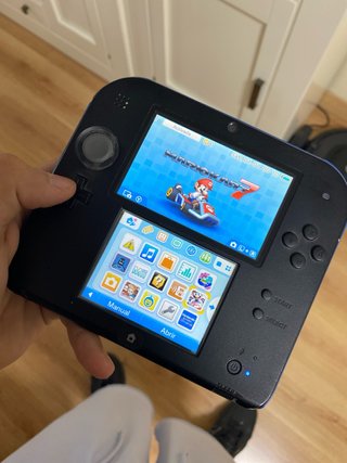 Nintendo 2DS Negra y Azul casi sin usar con juegos