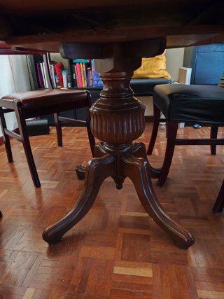 Mesa de comedor de madera, extensible. 6 sillas