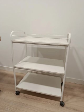Mesa auxiliar clínica con rueda