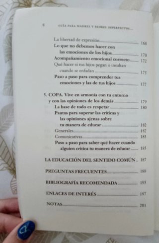 Guía para madres y padres imperfectos que entie...