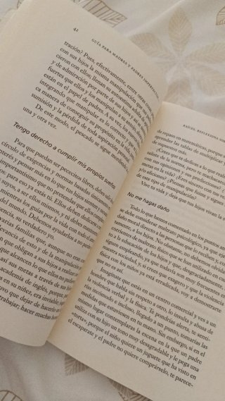 Guía para madres y padres imperfectos que entie...