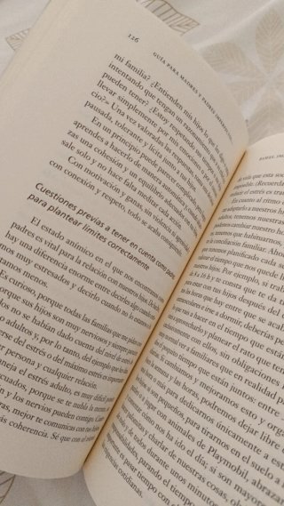 Guía para madres y padres imperfectos que entie...