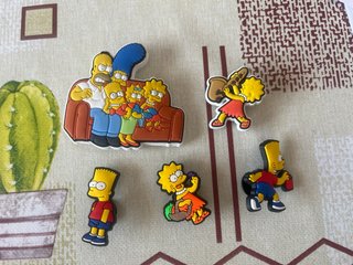 Crocs Los Simpson Gris y Amarillo