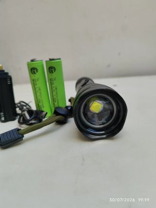 Linterna LED Táctica Potente + 3 Baterías Regalo