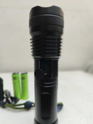 Linterna LED Táctica Potente + 3 Baterías Regalo