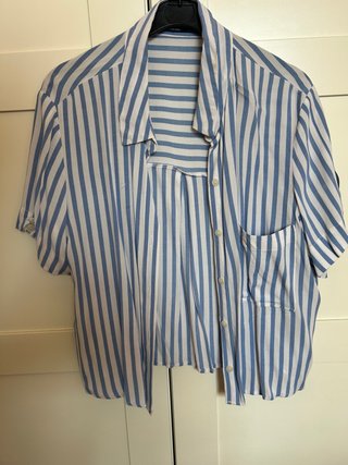 Blusa de rayas azul y blanco