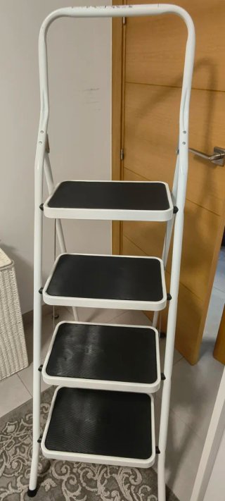 Escalera plegable acero 4 peldaños XXL nueva.