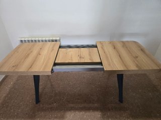 Mesa extensible madera y metal Costo 1400eur 160