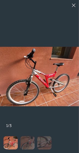 Bicicleta de Montaña Roja y Plateada