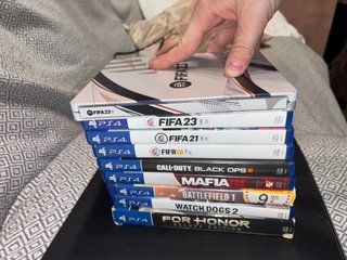 PS4 Slim 500GB + 2 mandos y 8 juegos