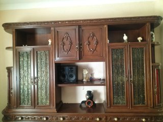 Armario de madera maciza