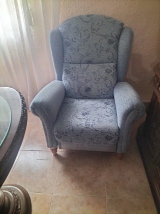 Armario de madera maciza