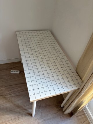 Escritorio Ikea blanco y madera