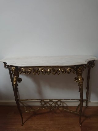 Consola recibidor mármol y metal dorado