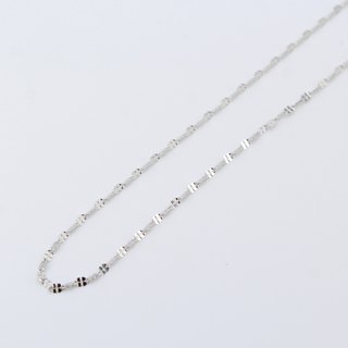 Cadena de oro blanco de 18k. Peso: 1.82 gr