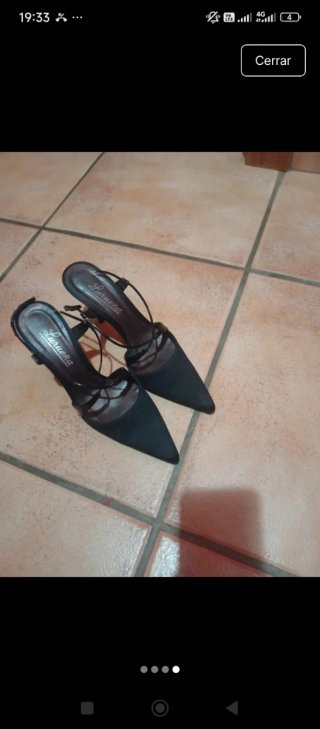 Tacones negros punta destalonados