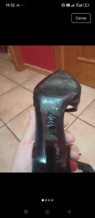 Tacones negros punta destalonados