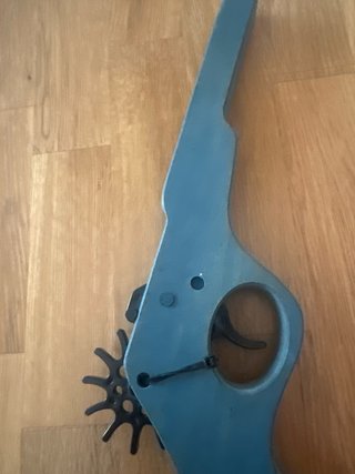 Pistola de madera para gomas elásticas