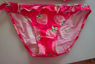 Bikini infantil fresas