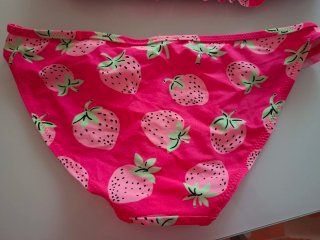 Bikini infantil fresas
