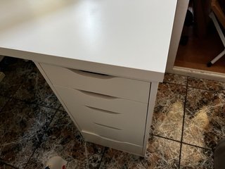 Mesa cajonera blanca